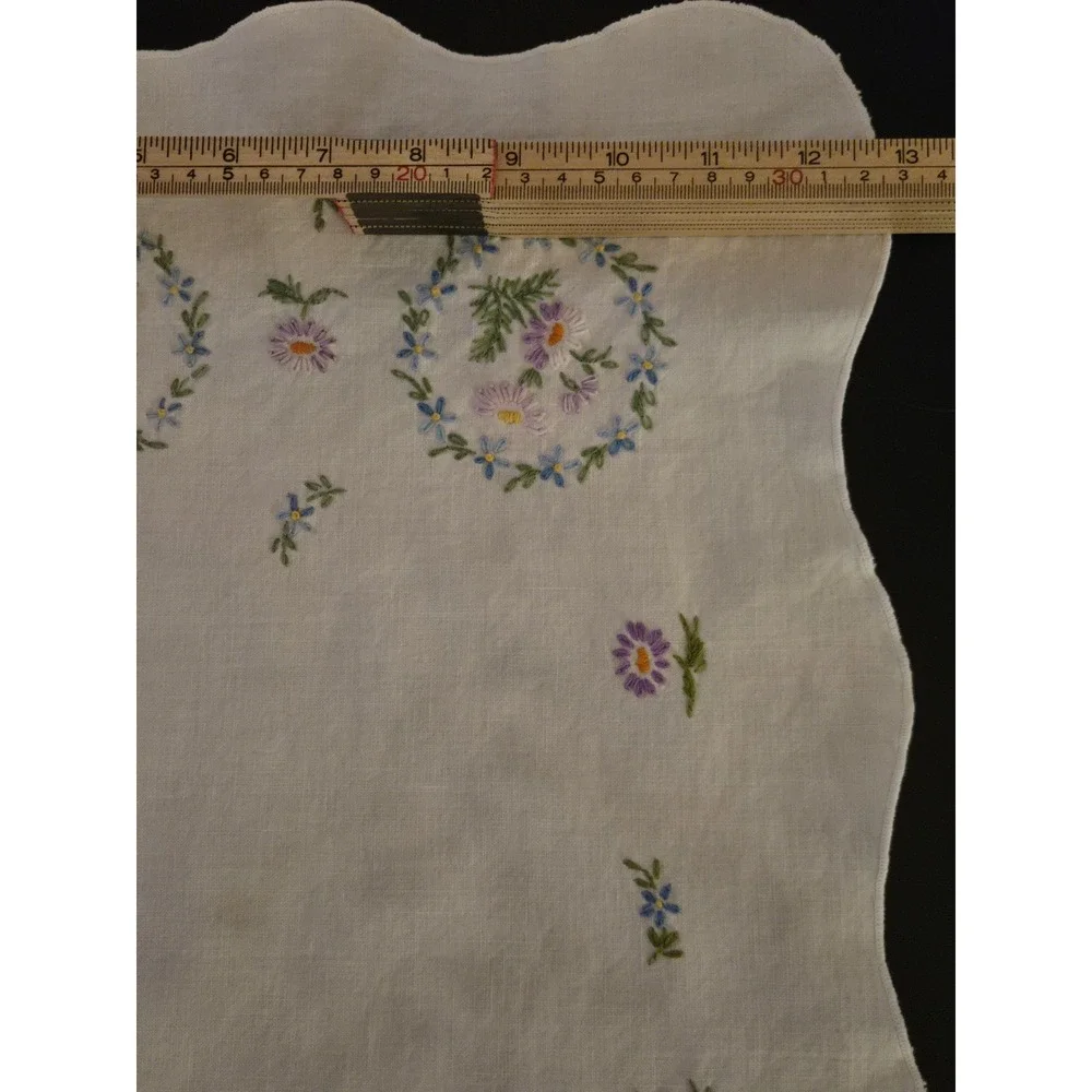Vintage‎ Hand Embroidered Floral Table Runner Scalloped Edge White 38x12